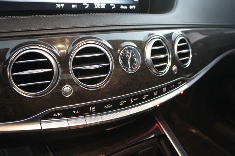 Mercedes-Benz S-Class Vehicle Full-screen Gallery Image 26