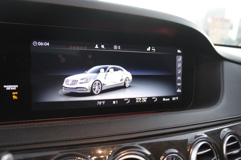 Mercedes-Benz S-Class Vehicle Full-screen Gallery Image 27