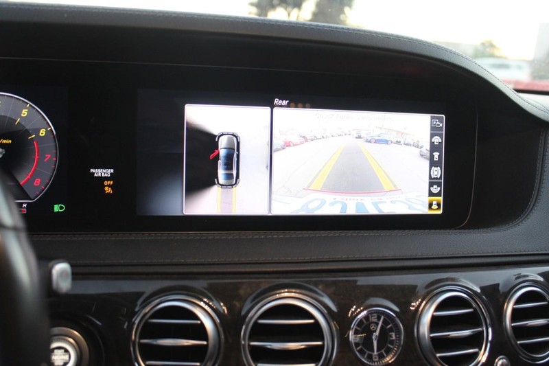 Mercedes-Benz S-Class Vehicle Full-screen Gallery Image 33