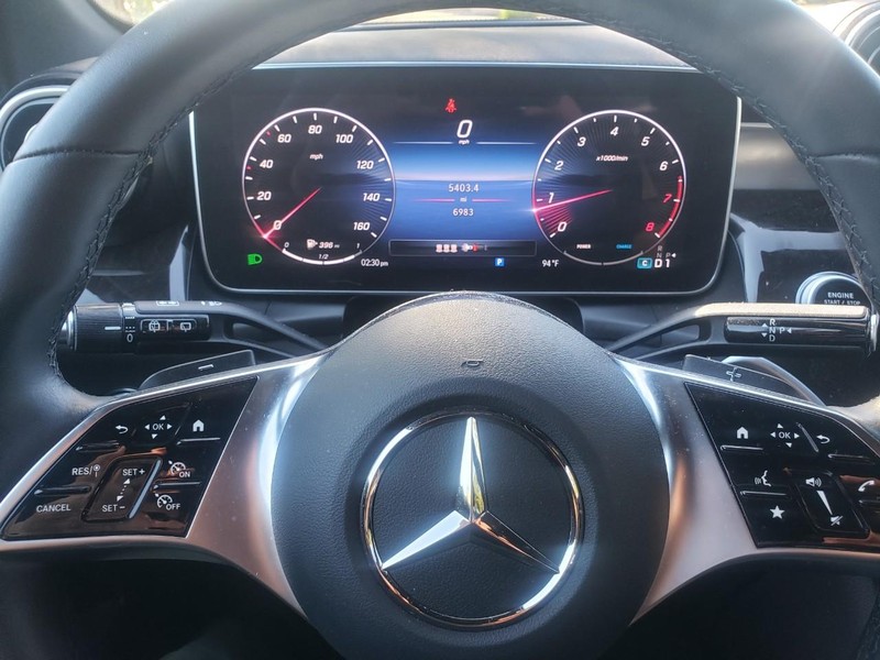 Mercedes-Benz GLC Vehicle Full-screen Gallery Image 10