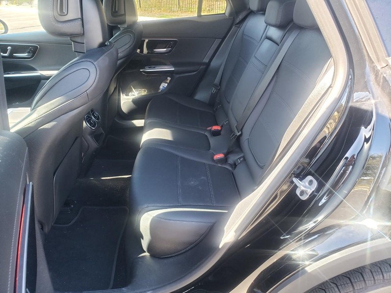 Mercedes-Benz GLC Vehicle Full-screen Gallery Image 14