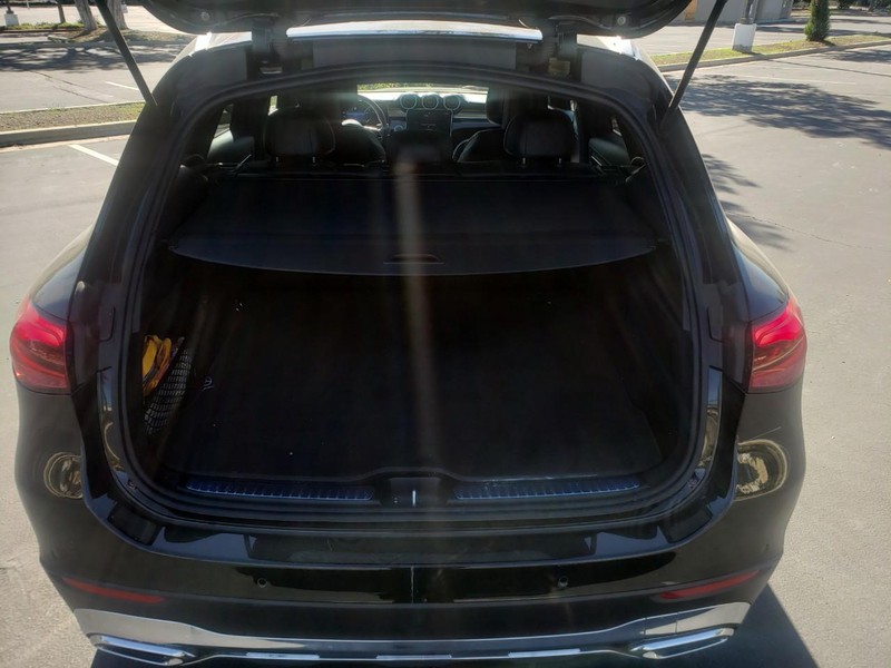 Mercedes-Benz GLC Vehicle Full-screen Gallery Image 15