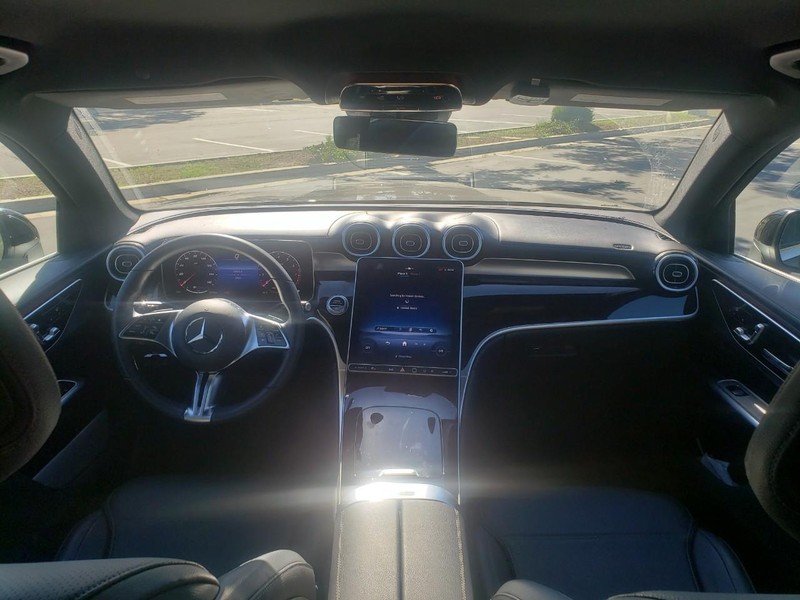 Mercedes-Benz GLC Vehicle Full-screen Gallery Image 16