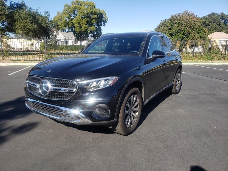 Mercedes-Benz GLC Vehicle Full-screen Gallery Image 20