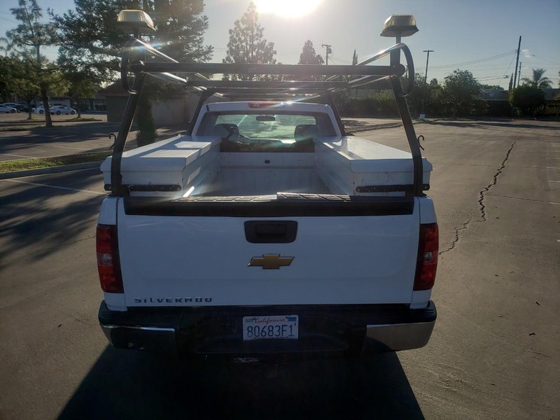 Chevrolet Silverado 1500 Vehicle Full-screen Gallery Image 05