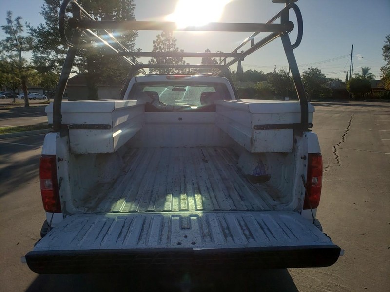 Chevrolet Silverado 1500 Vehicle Full-screen Gallery Image 13