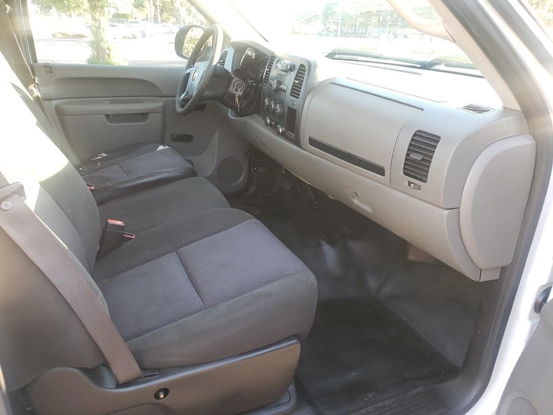 Chevrolet Silverado 1500 Vehicle Full-screen Gallery Image 14