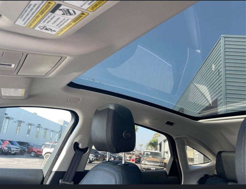 Jaguar E-Pace Vehicle Full-screen Gallery Image 08