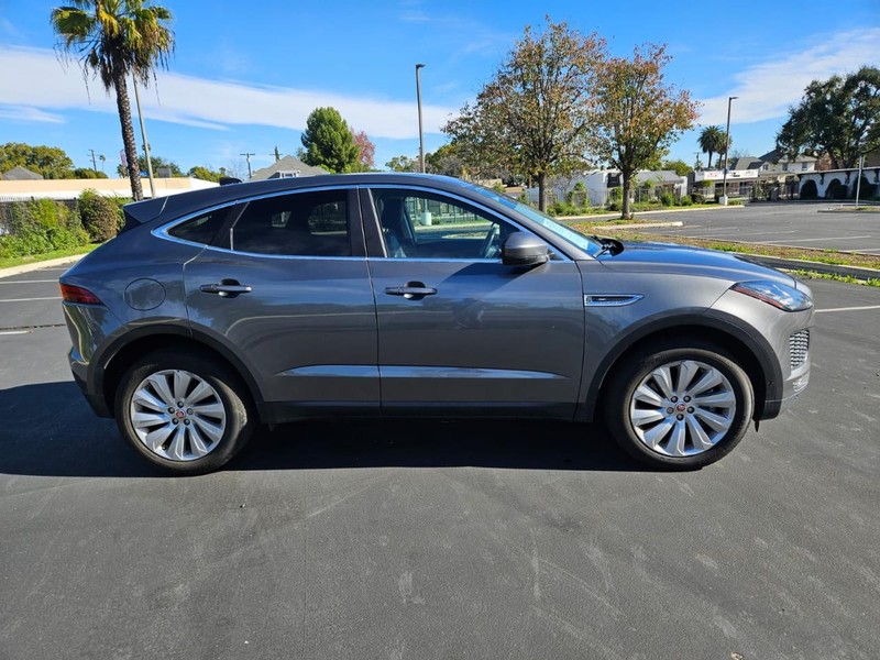 Jaguar E-Pace Vehicle Full-screen Gallery Image 11