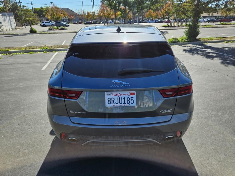 Jaguar E-Pace Vehicle Full-screen Gallery Image 14