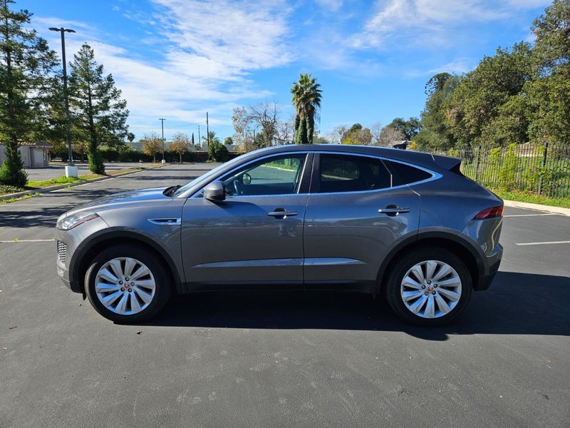 Jaguar E-Pace Vehicle Full-screen Gallery Image 16