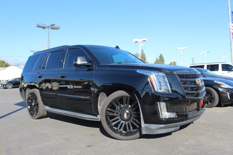 Cadillac Escalade Vehicle Full-screen Gallery Image 02