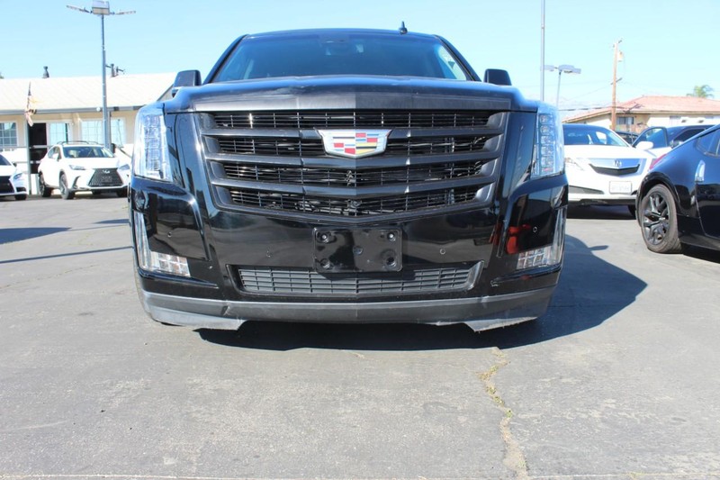 Cadillac Escalade Vehicle Full-screen Gallery Image 03