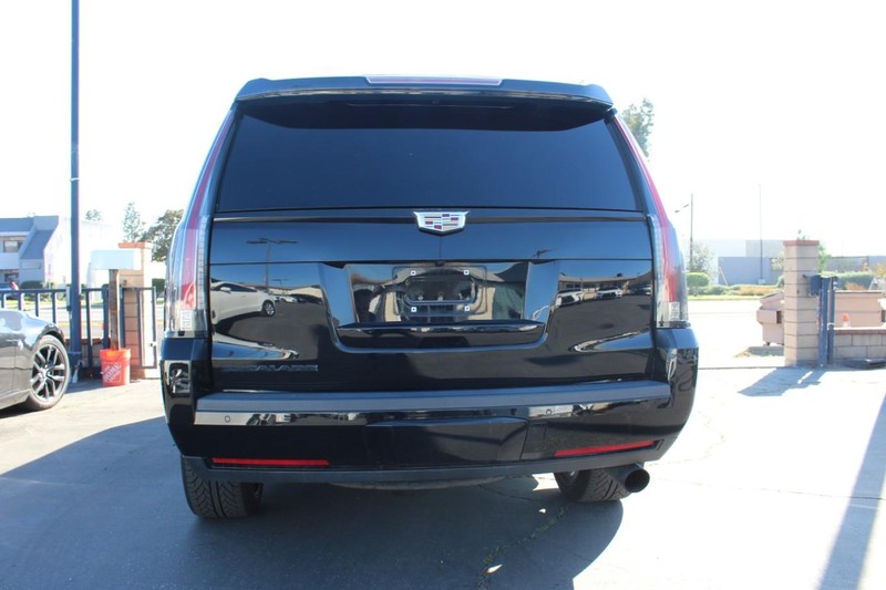 Cadillac Escalade Vehicle Full-screen Gallery Image 04