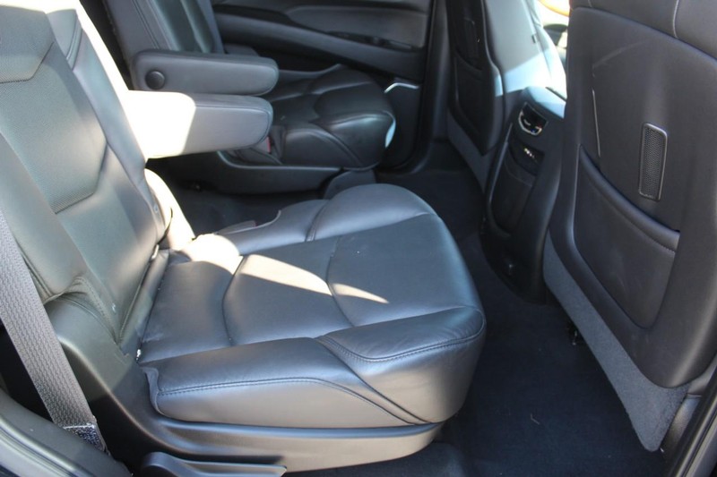 Cadillac Escalade Vehicle Full-screen Gallery Image 10