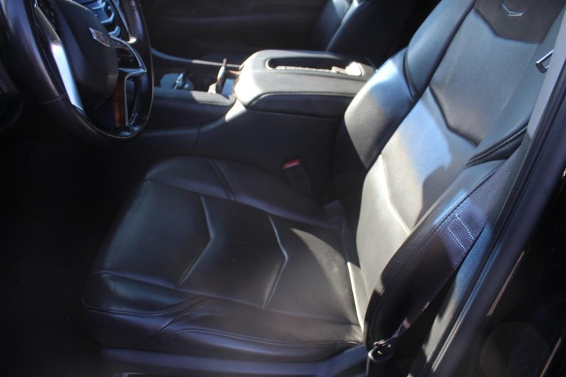 Cadillac Escalade Vehicle Full-screen Gallery Image 12