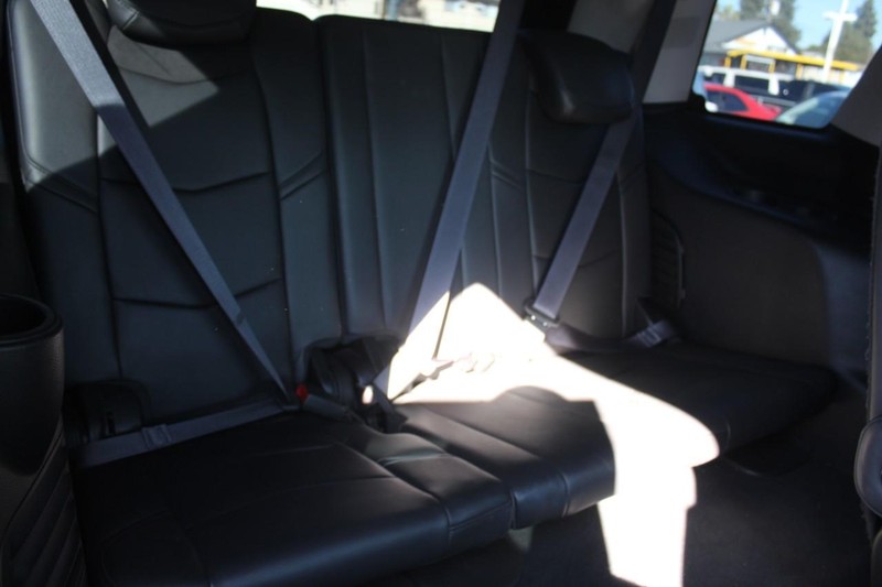 Cadillac Escalade Vehicle Full-screen Gallery Image 14