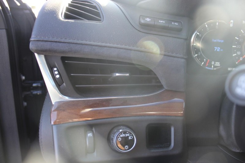 Cadillac Escalade Vehicle Full-screen Gallery Image 19