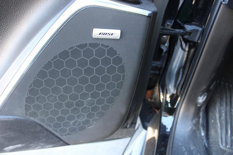 Cadillac Escalade Vehicle Full-screen Gallery Image 20