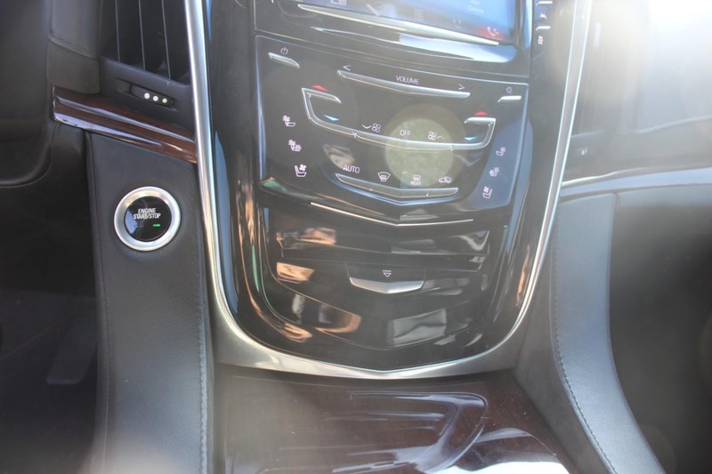 Cadillac Escalade Vehicle Full-screen Gallery Image 21