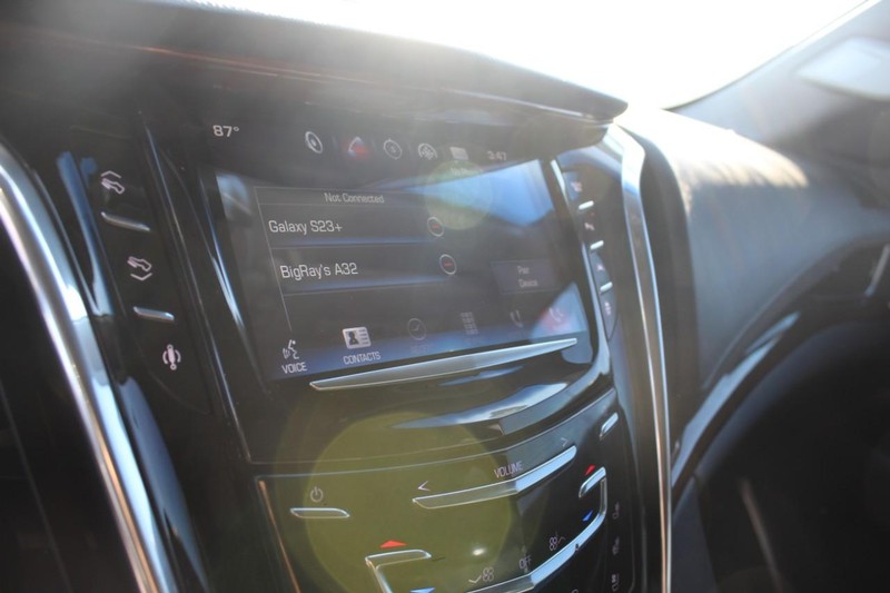 Cadillac Escalade Vehicle Full-screen Gallery Image 22