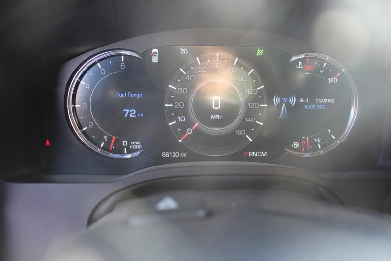 Cadillac Escalade Vehicle Full-screen Gallery Image 23