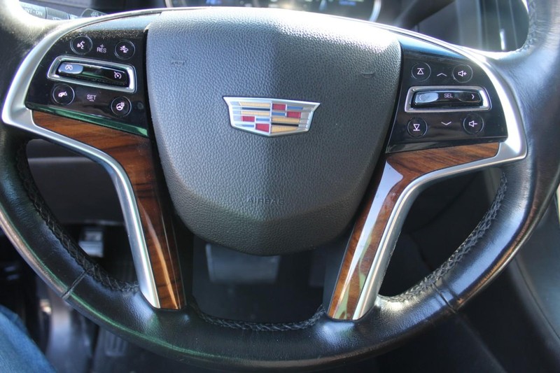 Cadillac Escalade Vehicle Full-screen Gallery Image 24