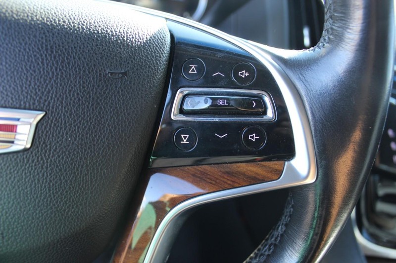 Cadillac Escalade Vehicle Full-screen Gallery Image 25