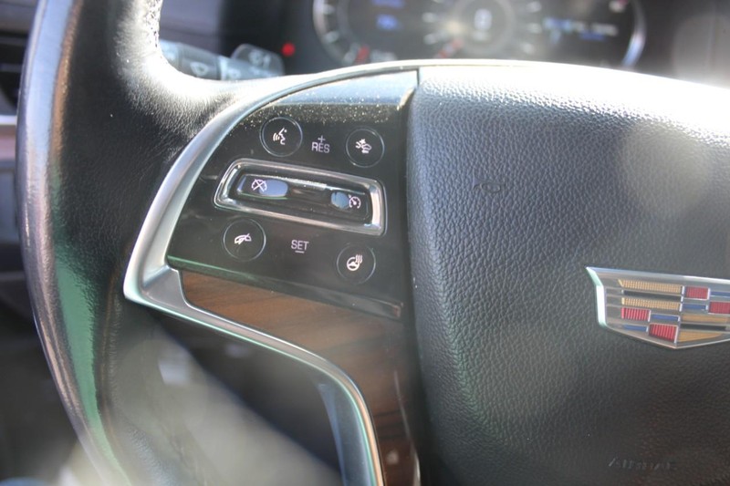 Cadillac Escalade Vehicle Full-screen Gallery Image 26