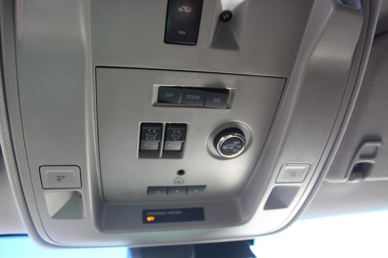 Cadillac Escalade Vehicle Full-screen Gallery Image 27