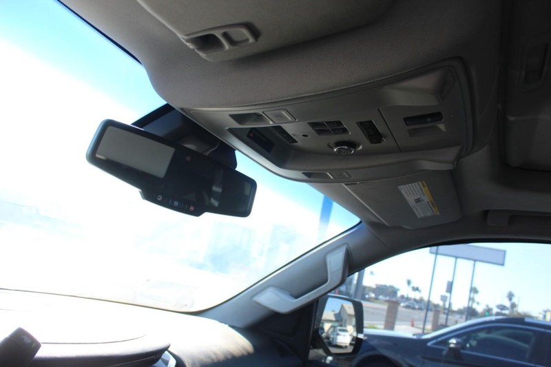 Cadillac Escalade Vehicle Full-screen Gallery Image 28