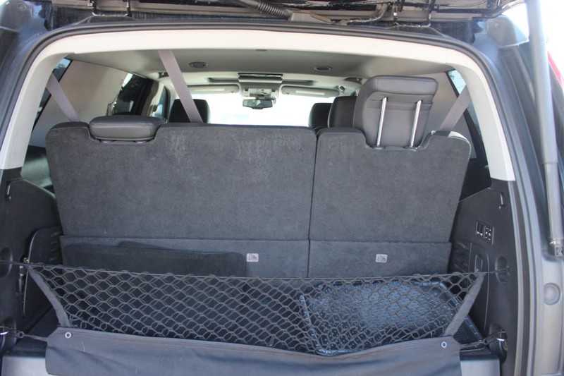 Cadillac Escalade Vehicle Full-screen Gallery Image 32