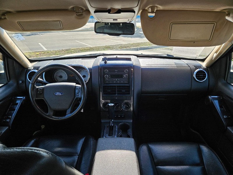Ford Explorer Sport Trac Vehicle Full-screen Gallery Image 09