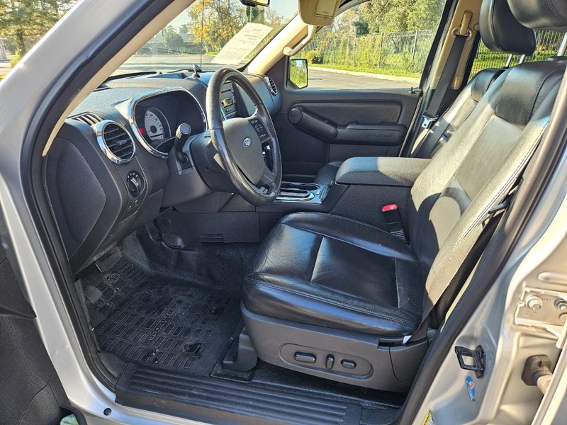 Ford Explorer Sport Trac Vehicle Full-screen Gallery Image 11