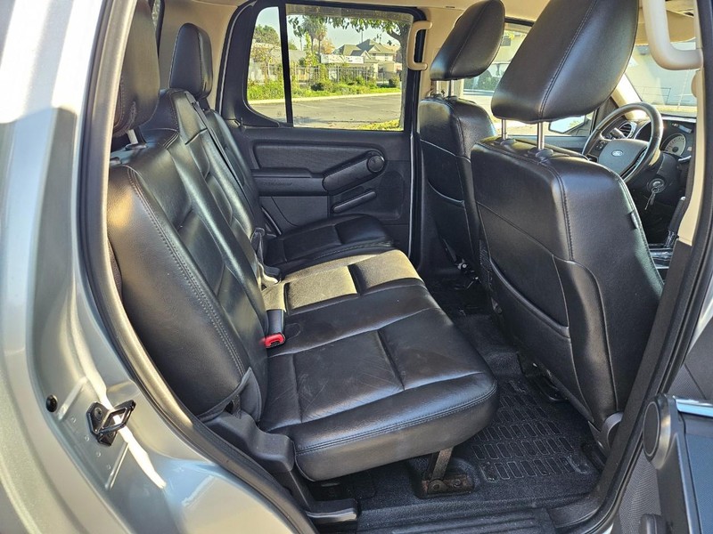 Ford Explorer Sport Trac Vehicle Full-screen Gallery Image 15