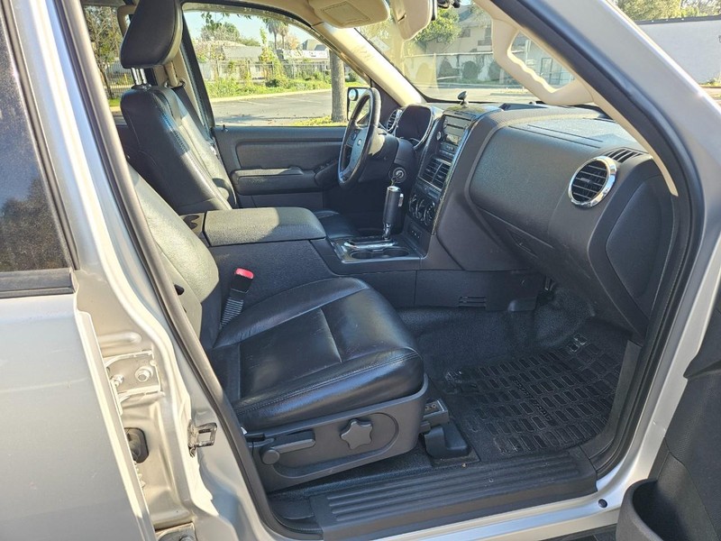 Ford Explorer Sport Trac Vehicle Full-screen Gallery Image 16