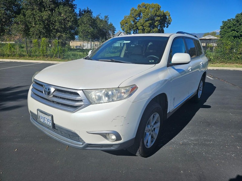 Toyota Highlander Vehicle Full-screen Gallery Image 01