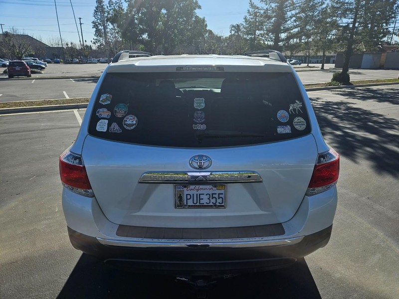 Toyota Highlander Vehicle Full-screen Gallery Image 04