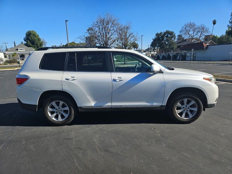 Toyota Highlander Vehicle Full-screen Gallery Image 06