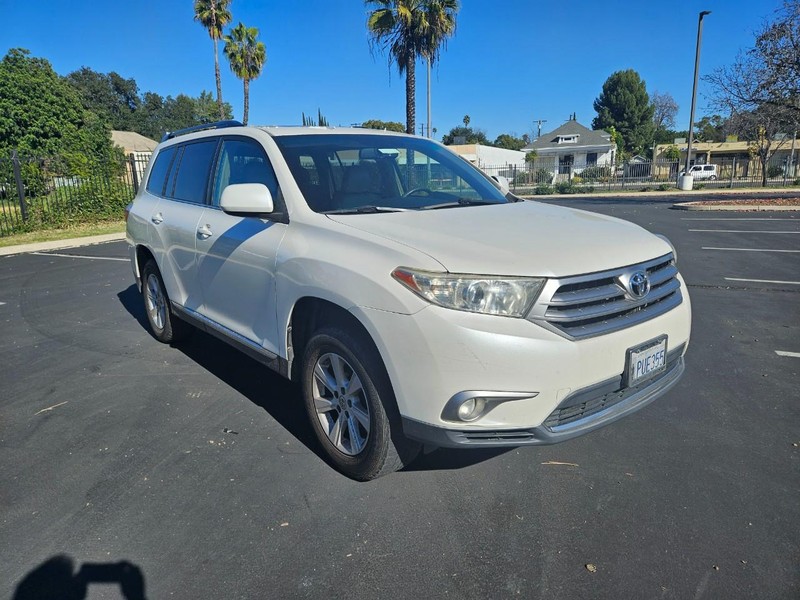 Toyota Highlander Vehicle Full-screen Gallery Image 07