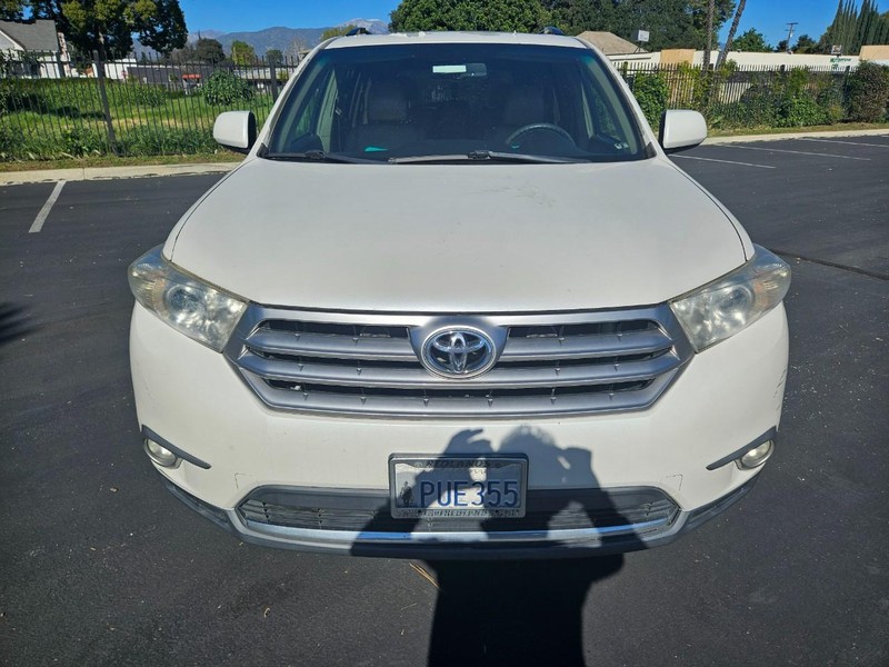Toyota Highlander Vehicle Full-screen Gallery Image 08