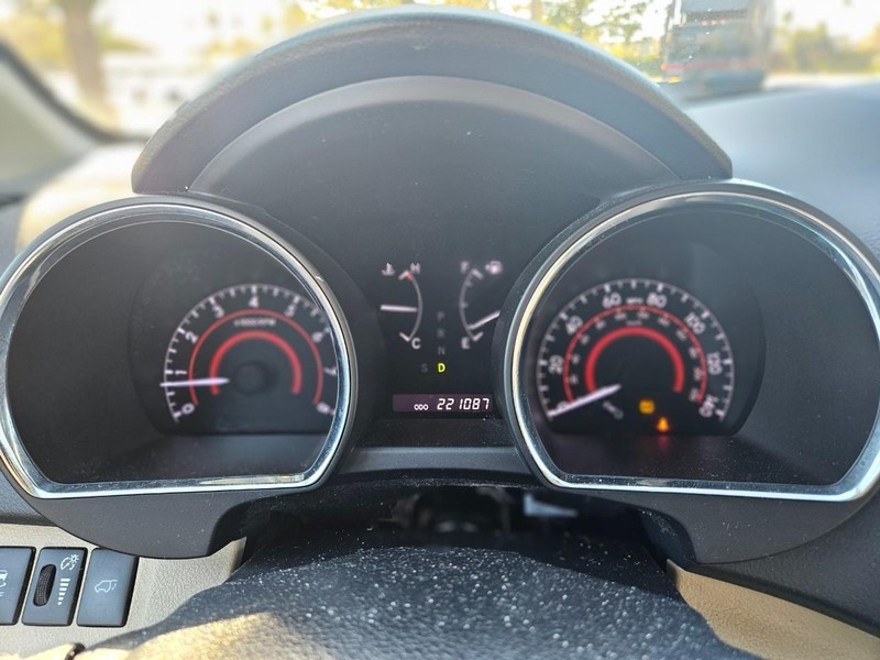 Toyota Highlander Vehicle Full-screen Gallery Image 10