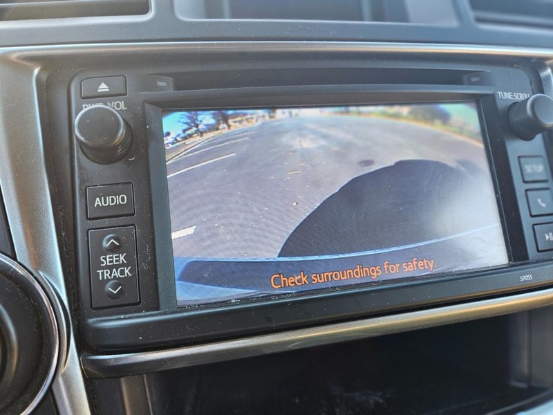 Toyota Highlander Vehicle Full-screen Gallery Image 11