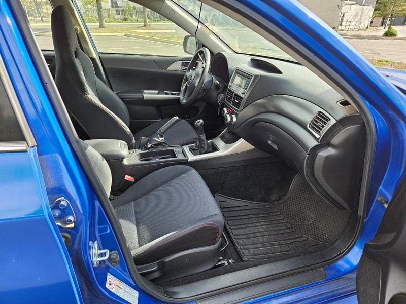 Subaru Impreza Sedan WRX Vehicle Full-screen Gallery Image 12