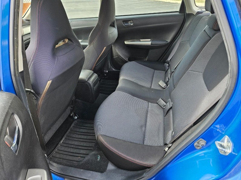 Subaru Impreza Sedan WRX Vehicle Full-screen Gallery Image 15