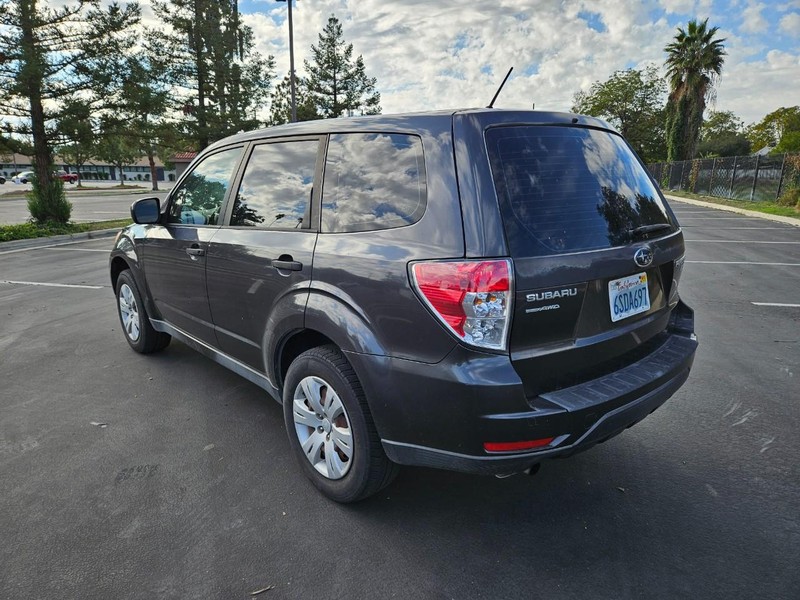 Subaru Forester Vehicle Full-screen Gallery Image 03