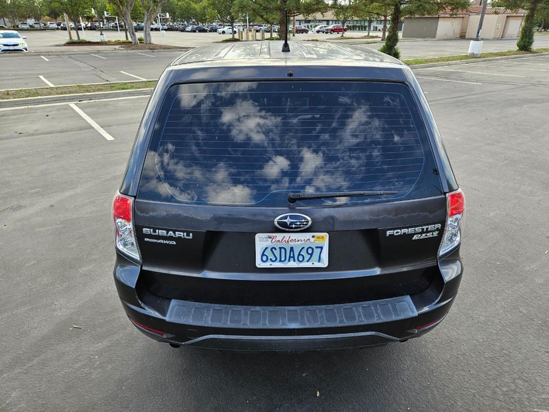 Subaru Forester Vehicle Full-screen Gallery Image 04