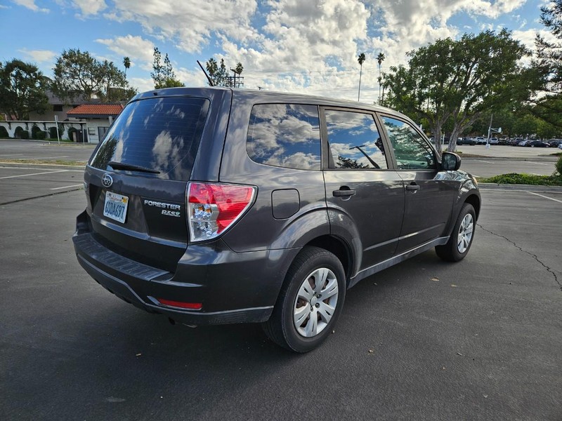 Subaru Forester Vehicle Full-screen Gallery Image 05