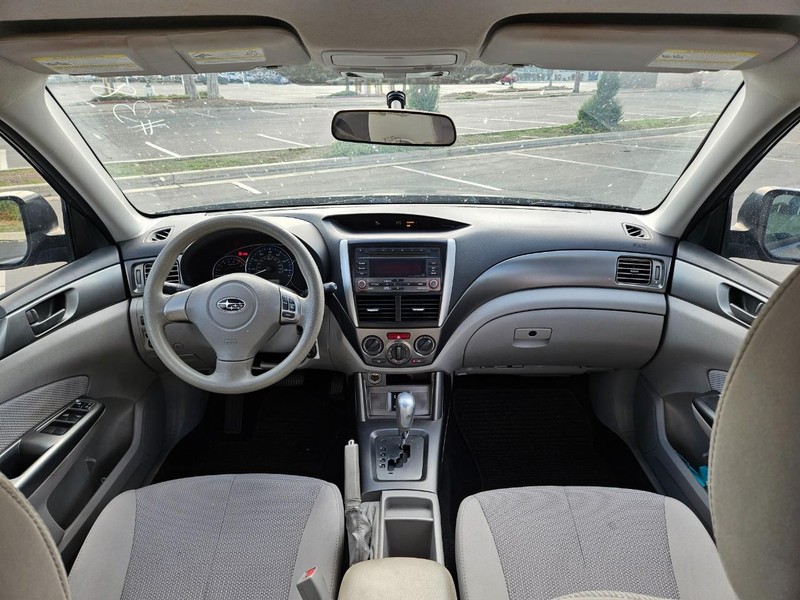 Subaru Forester Vehicle Full-screen Gallery Image 09