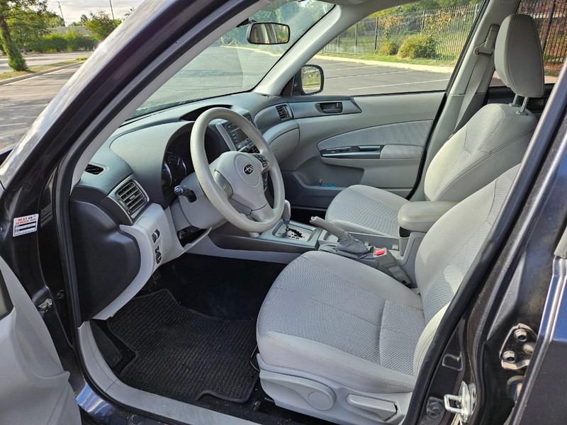 Subaru Forester Vehicle Full-screen Gallery Image 11